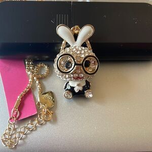 Cute Glasses Rabbit Bunny Crystal Pendant Sweater Chain Necklace NWOT
